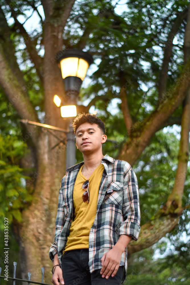 Obraz premium Antigua guatemala turist Curly hair