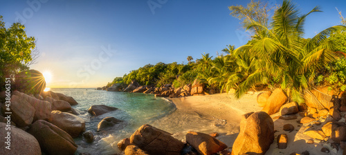 Obraz na płótnie sunset at tropical beach anse lazio on praslin on the seychelles