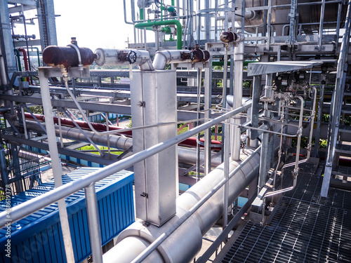 Condensate port for fill water to prevent steam (process condition) directly to diaphragm of pressure transmitter which apply in industrial zone such oil, gas and power plant.