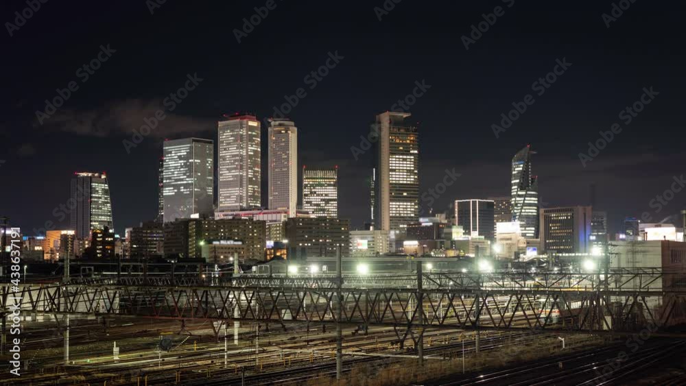 名古屋市のスカイラインと通過する電車(タイムラプス・フィックス・空広め) Stock Video Adobe Stock