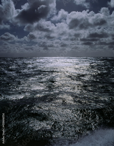 Fotografia sea, water surface, cloudy sky,