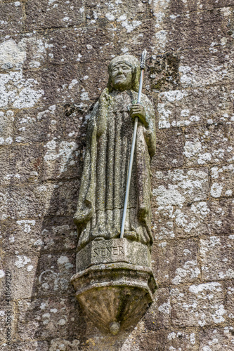 Guerlesquin, cité de caractère dans le Finistère en Bretagne.	 photo