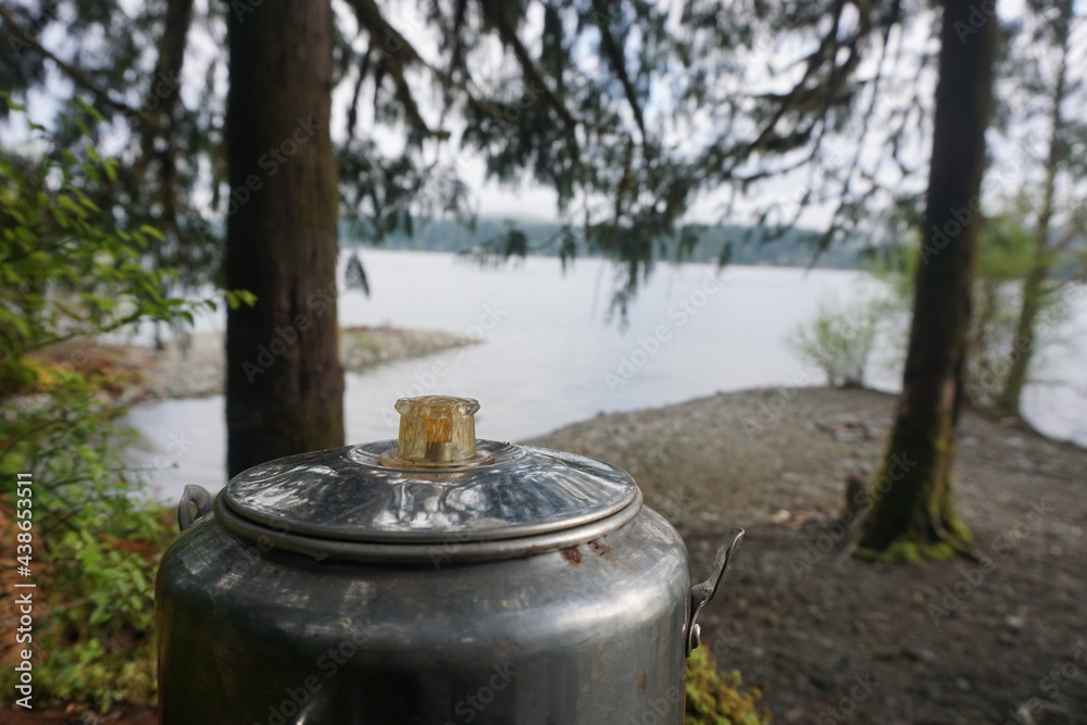 Alte Kaffee Kanne am See in Canada Alte Kaffee Kanne am See in Canada