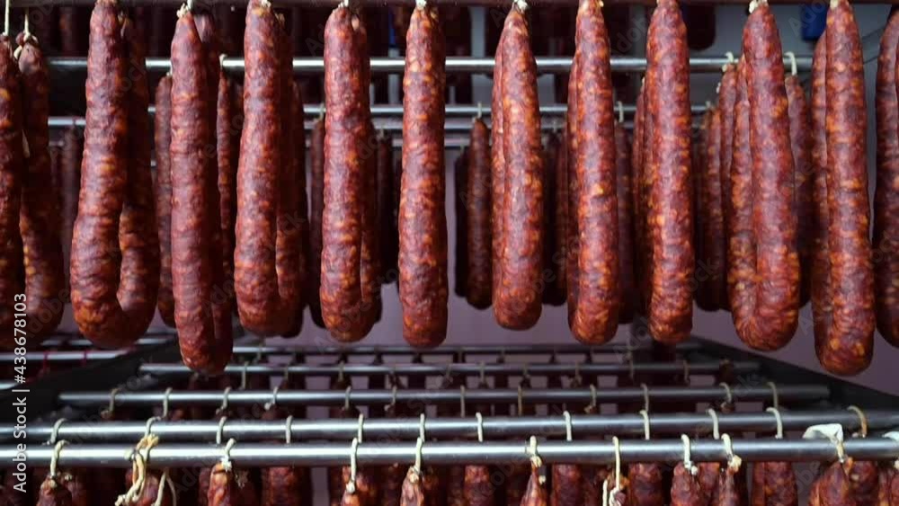 Vidéo Stock Close up view of typical Spanish dried sausage, Chorizo