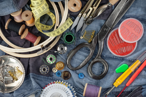 Handicraft items, threads, sewing needles.