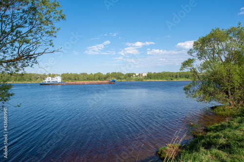 Fotografija Self-propelled barge on the Volga River, 18