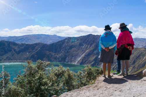 Indígenas Laguna de Quilotoa, Ecuador