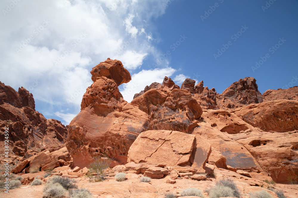 Fototapeta premium Wide angle, horizontal view of Balanced Rock in Valley of Fire State Park in Nevada. 
