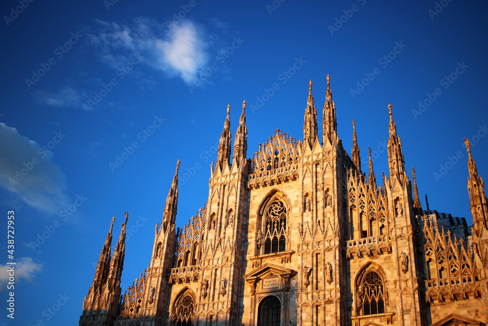 Fototapeta premium ミラノのドゥオーモ 夕焼け