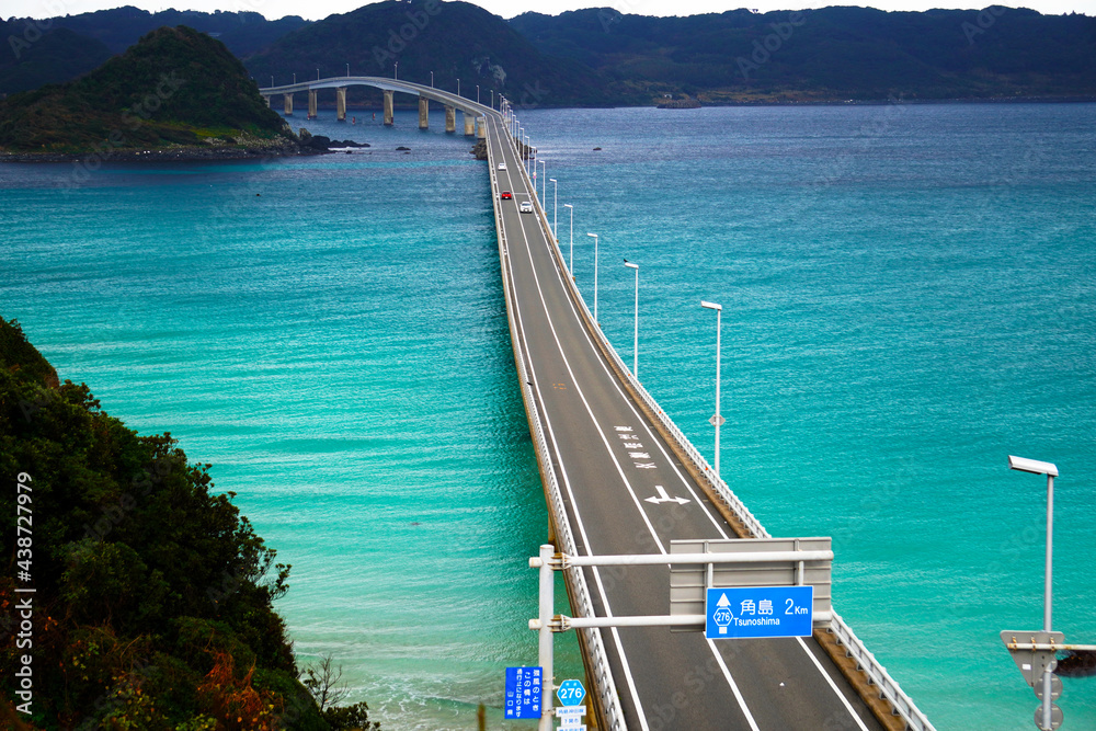 角島大橋と青い海