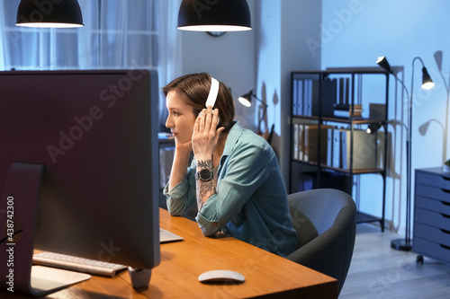 Female programmer working i...