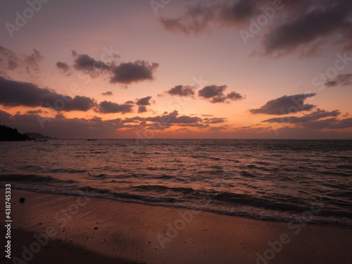 台風一過でダイビングお預けの石垣島のビーチで明日こそはと願いを込めたサンセット photo
