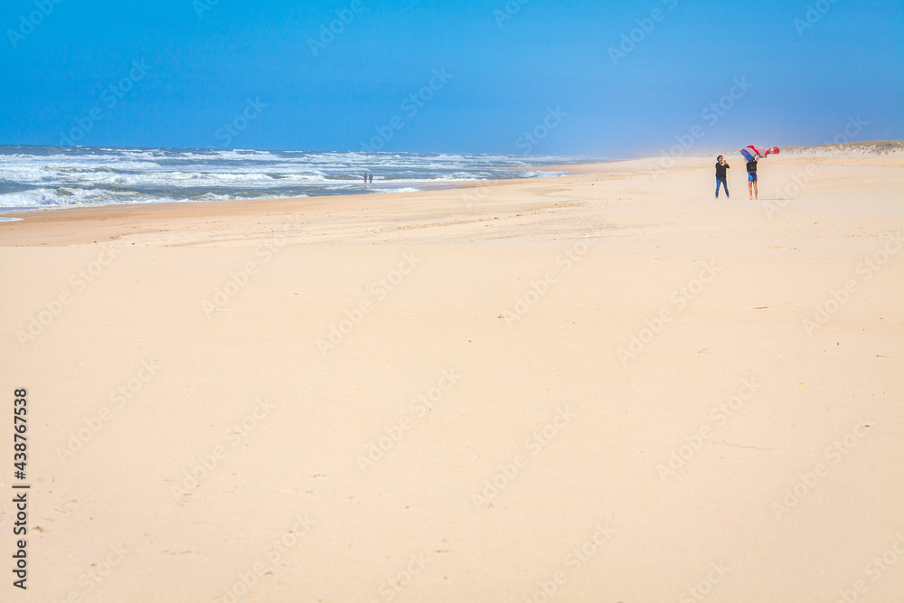 view on the people walking among the ocean