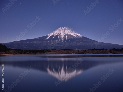 田貫湖から月光の富士山