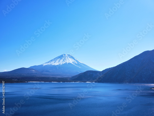 Fototapeta Naklejka Na Ścianę i Meble -  本栖湖からの富士山