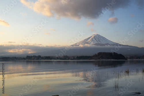 河口湖から早朝の富士山 © sakura
