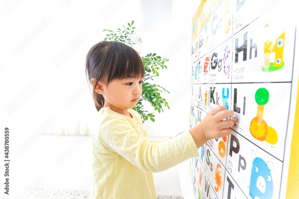 英語の勉強をする子供 Stock Photo Adobe Stock