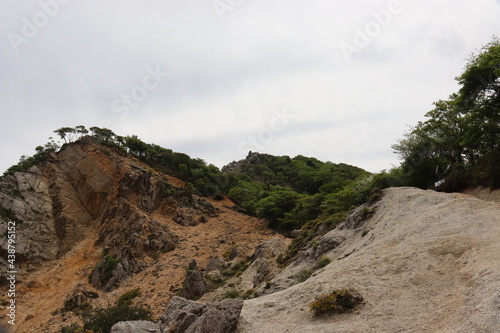 土砂崩れでより綺麗な景色になった山