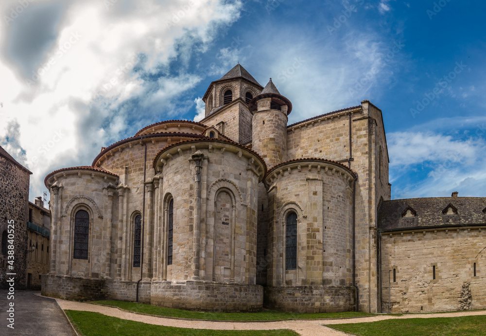 Beaulieu sur Dordogne (Corrèze, France) - Vue panoramique de l'église abbatiale Saint Pierre