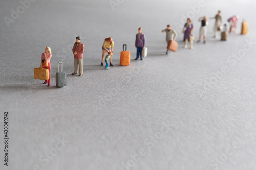 Obraz na płótnie Vacation travellers in queue
