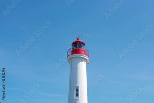 phare rouge et blanc