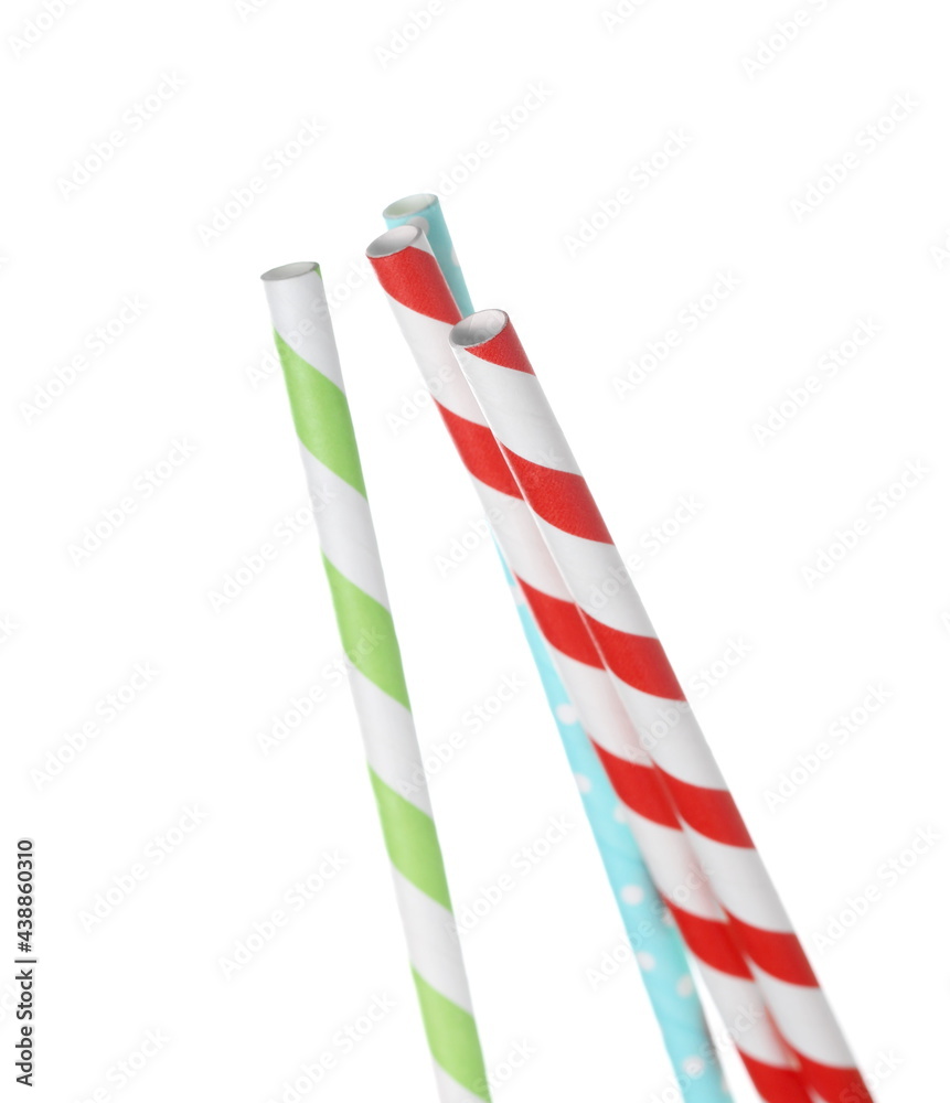 Fototapeta premium Close up paper straws pile isolated on white background and texture with clipping path, eco friendly