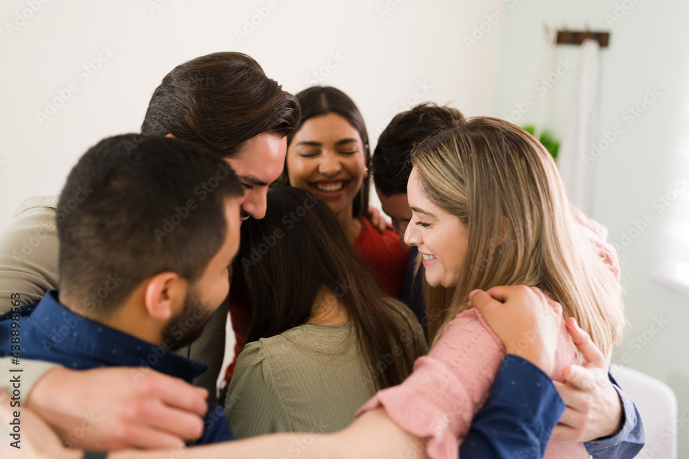 Offering advice and help to a new member of group counseling Offering advice and help to a new member of group counseling