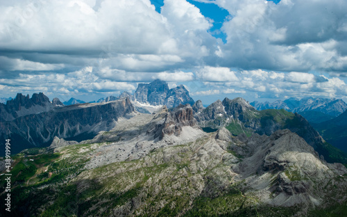 Fototapeta Naklejka Na Ścianę i Meble -  vista sul Nuvolau e l'Averau sulle Dolomiti