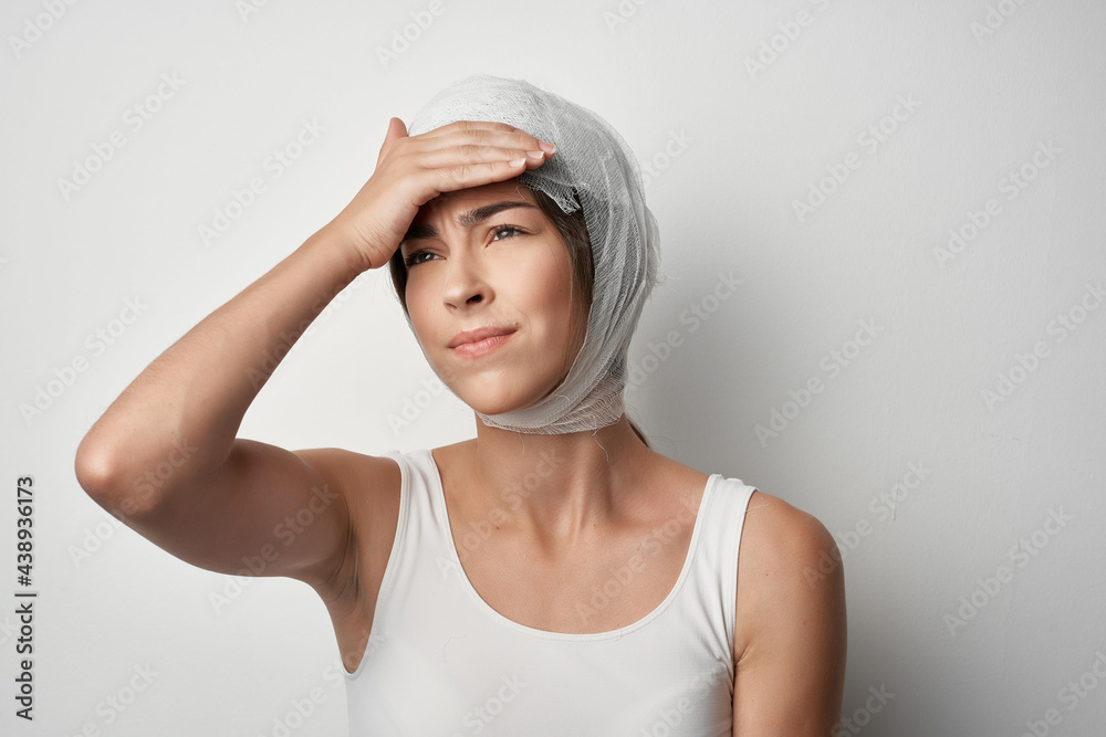 woman with headache treatment medicine trauma patient woman with headache treatment medicine trauma patient