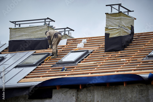 Foto Installation of roof windows and roof coverings