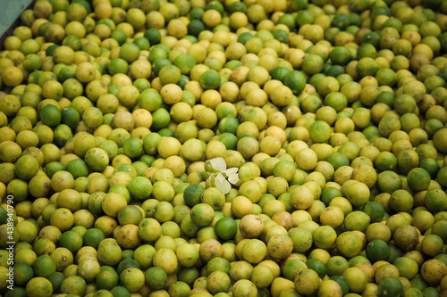 green lemons background