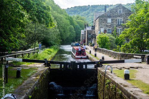 Photographie The Rochdale Canal at Hebden Bridge, Yorkshire.