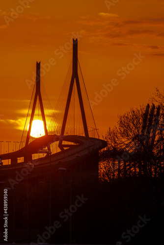 Fototapeta Naklejka Na Ścianę i Meble -  Köhlbrand Brücke im Sonnenuntergang
