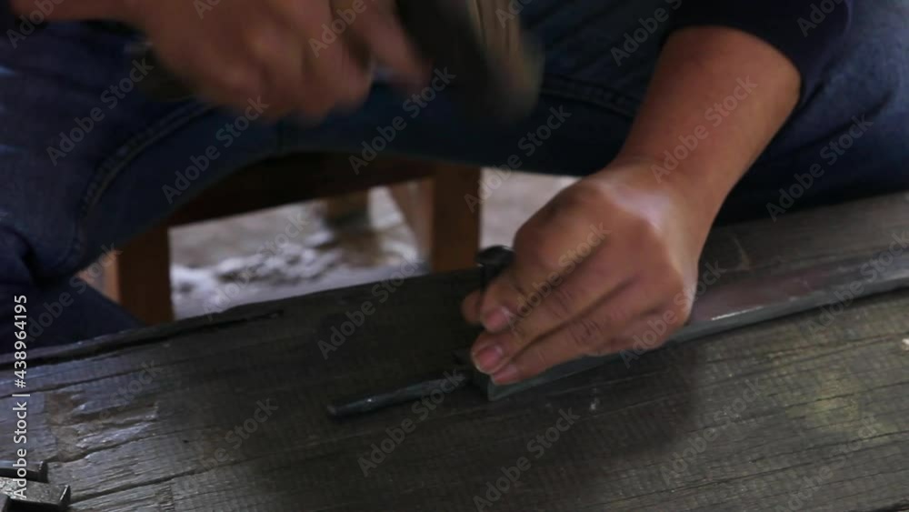 Decorating the Nam Phi sword by nailing the pattern onto the knife Decorating the Nam Phi sword by nailing the pattern onto the knife