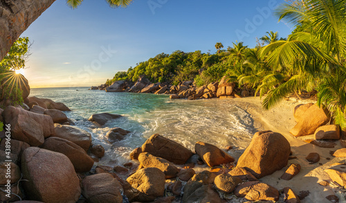 Obraz na płótnie sunset at tropical beach anse lazio on praslin on the seychelles w salonie