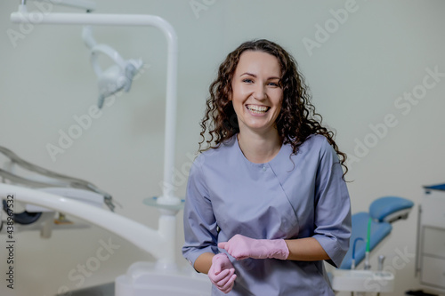 Photos Portrait of female dentist .She standing in her dentist office.