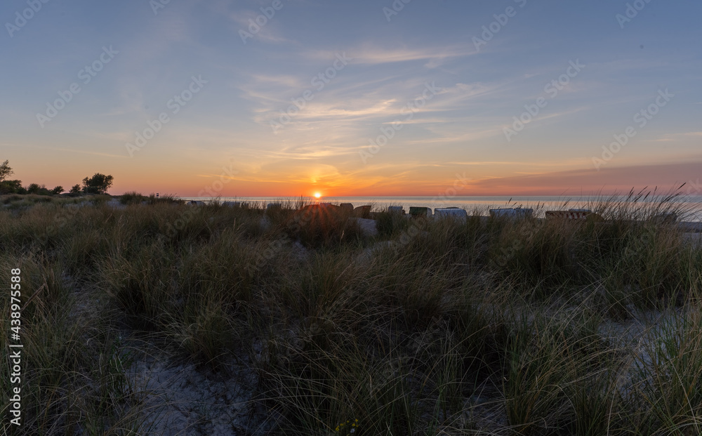 Sonnenuntergang an der Ostsee in den Dünen Sonnenuntergang an der Ostsee in den Dünen