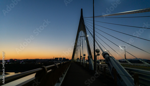 Bridge in the sunset, 오후와 밤의 경계선
