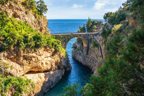 Fotografiet Furore Fjord and bridge, Amalfi Coast, Salerno, Italy