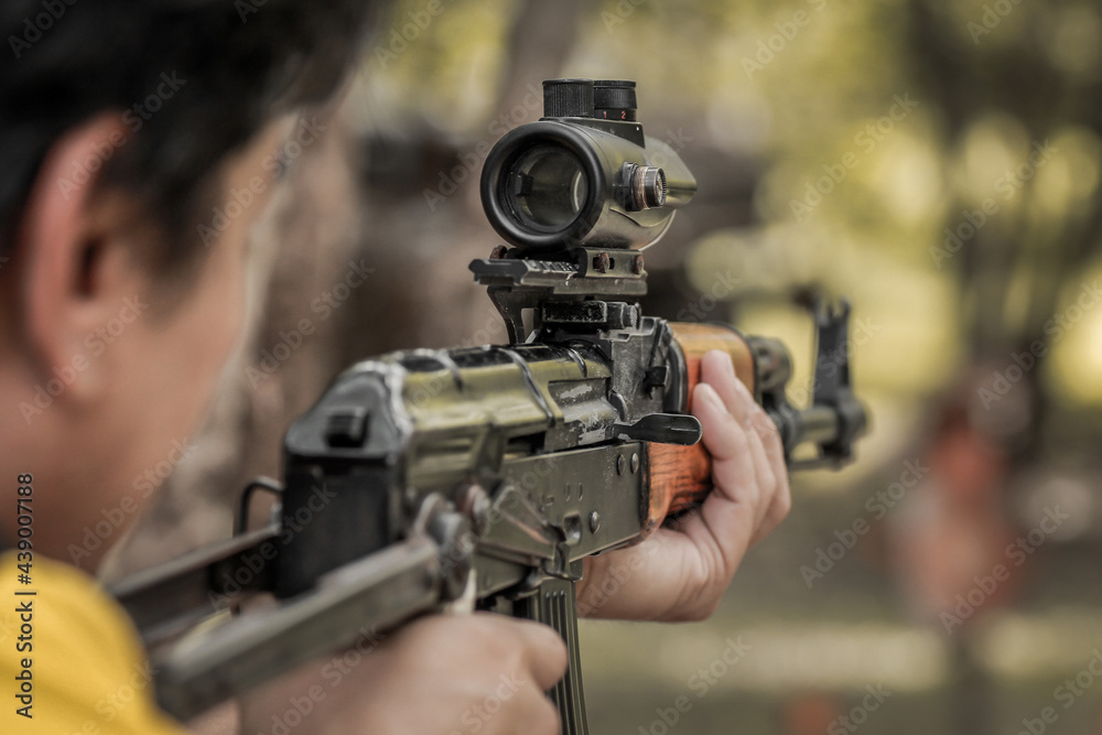 Shooter aiming ak, Avtomat Kalashnikova