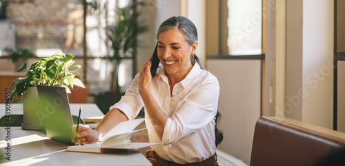 Slika na platnu Businesswoman noting down clients requirements