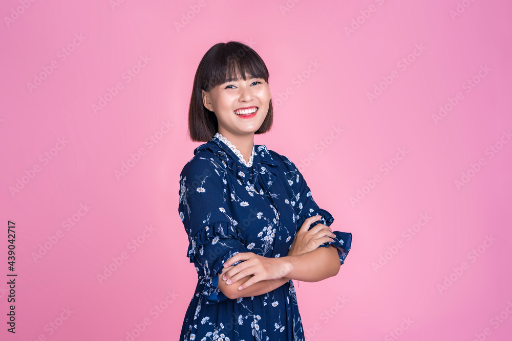Asian attractive cute short hair woman happy smiling arms crossed laughing joyful confident independent strong mother businesswoman wearing casual dress pink isolated background in studio portrait Asian attractive cute short hair woman happy smiling arms crossed laughing joyful confident independent strong mother businesswoman wearing casual dress pink isolated background in studio portrait