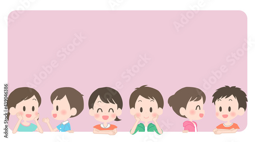笑顔の少年少女のフレームのイラスト