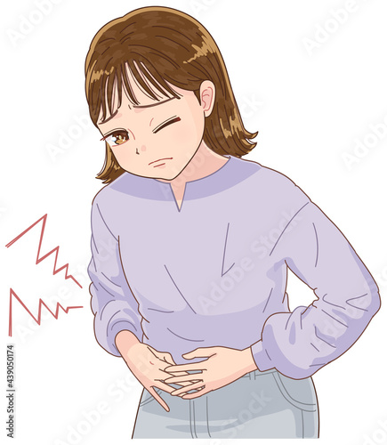 お腹が痛そうな女性
