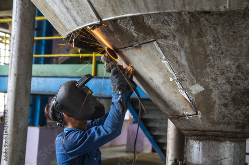 Grinding stainless tank repair silo