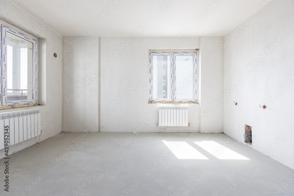 Obraz premium interior of the apartment without decoration in gray colors