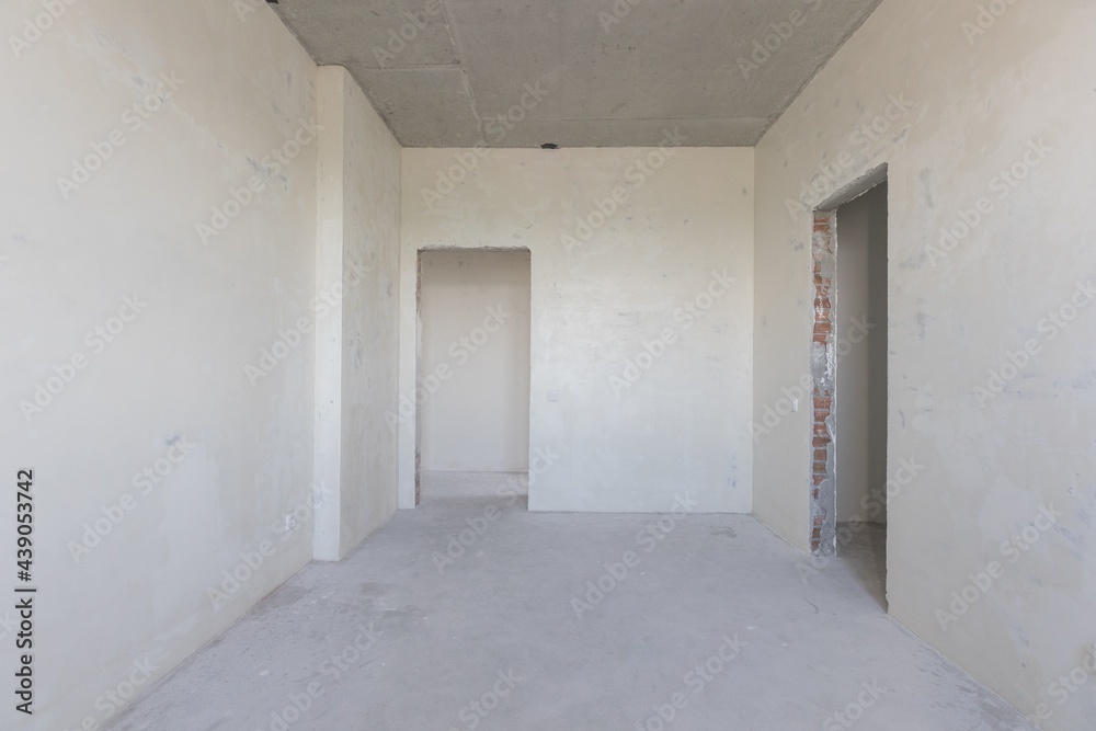Fototapeta premium interior of the apartment without decoration in gray colors