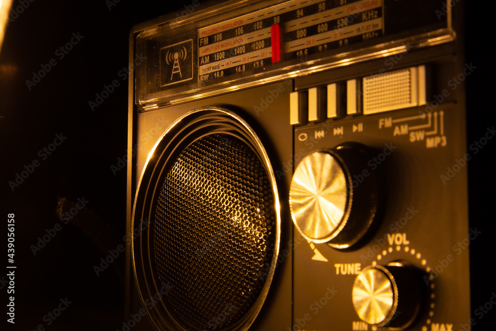 Fototapeta premium yellow vintage radio buttons speaker