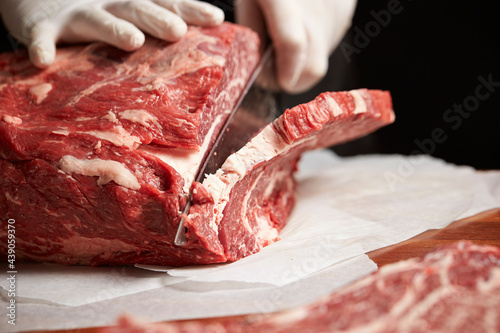 Bild auf Leinwand raw meat on a chopping board