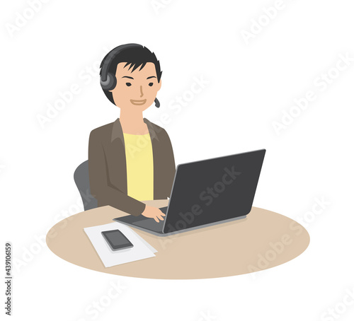 テレワークでヘッドセットを付けて仕事をしている男性